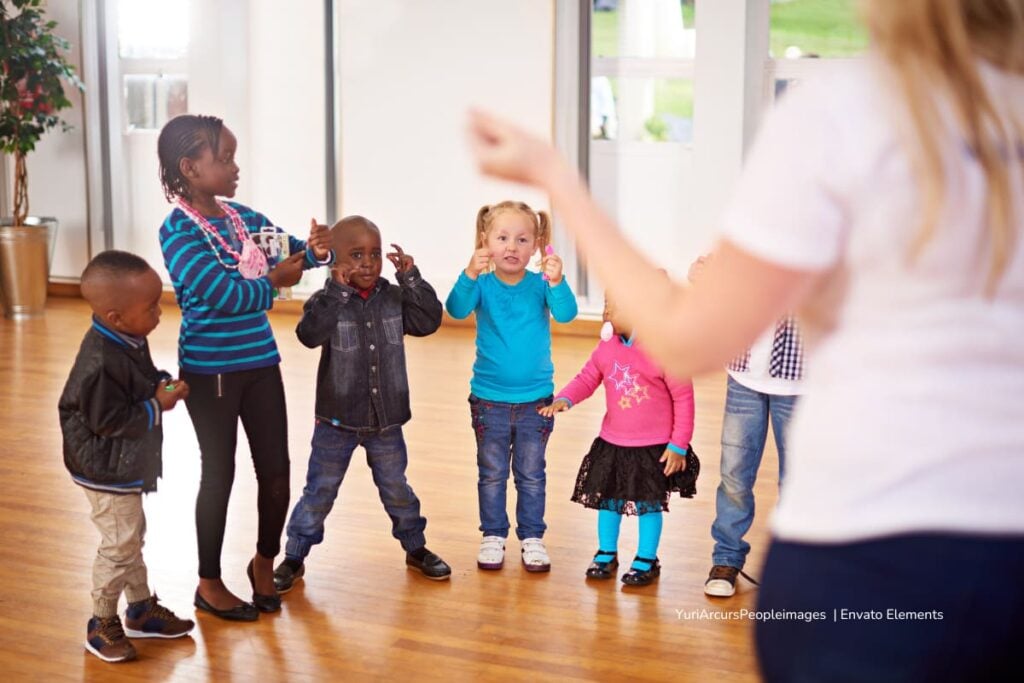 ¿Busca planes para vacaciones creativos y gratuitos en Bogotá? Hay más 100 talleres y alguna opción puede ser para usted 2 planes para vacaciones, actividades que combinan teatro con movimientos coreográficos, Más Colombia