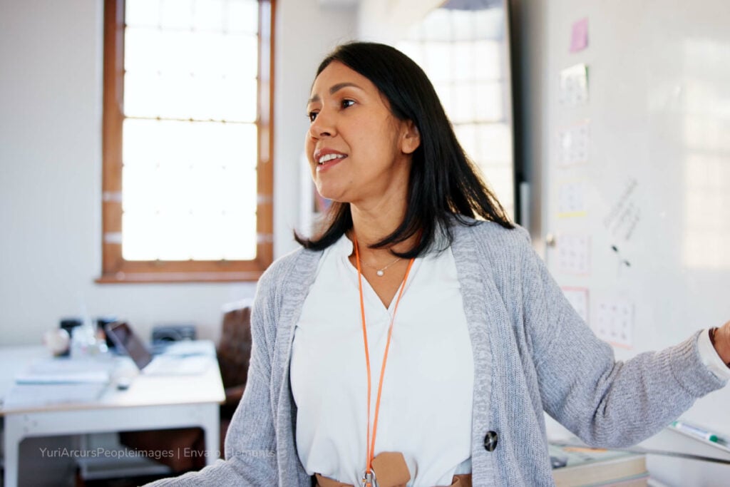 tabla de la prima de servicios docentes 2025, prima de mitad de año, profesora, día soleado, más colombia