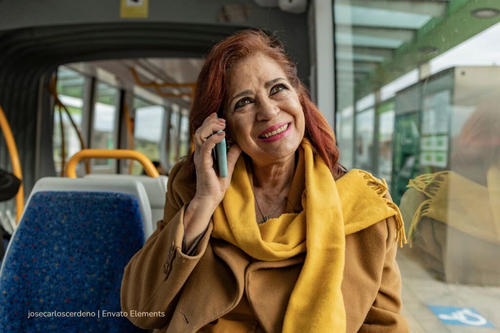 Esta es la tabla salarial 2025 de la DIAN, según los decretos salariales que expidió el Gobierno: ¿Habrá pago de retroactivo? 4 Tabla salarial 2025 de la DIAN, pago de retroactivo, mujer, bus, teléfono, más colombia