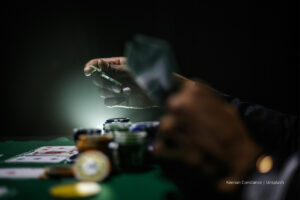 Apostar al favorito, juego de cartas,