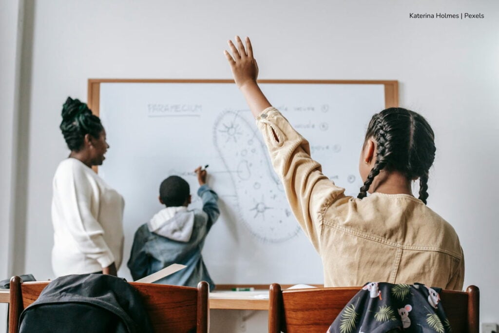 concurso docente 2025, ascensos y reubicación salarial, docentes 1278, Docente con alumnos, Más Colombia