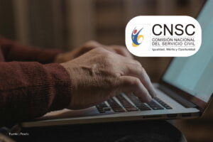 concurso Nación 6, prueba de ejecución de conducción, Hombre consultando la Guía de Orientación para la Prueba de Ejecución de Conducción, Más Colombia
