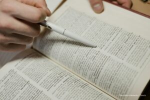 lengua extranjera, aprendizaje de idiomas, Persona aprendiendo una lengua extranjera, Más Colombia