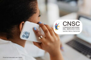 concurso DIAN 2667, pruebas escritas de la CNSC, Persona preparándose para las pruebas escritas de la CNSC, Más Colombia