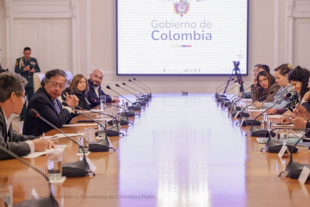 Tensión diplomática entre Colombia y Estados Unidos y el riesgo fiscal: la economía colombiana en la cuerda floja 4 Tensión diplomática entre Colombia y Estados Unidos, tensión diplomática, riesgo fiscal, Línea de Crédito Flexible FMI Colombia, Calificación crediticia Colombia 2025, Descertificación Colombia lucha contra drogas, gabinete, reunión de gabinete, más colombia