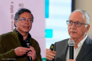 Gustavo Petro y el ministro Guillermo Alfonso Jaramillo en consejo de ministros sobre la crisis de la salud Colombia.