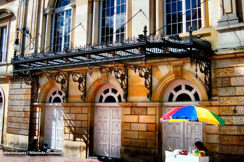 No se pierda la última función de “El coronel no tiene quien le escriba” en el Teatro Colón 3 Fachada del Teatro Colón en Bogotá sede del teatro en Bogotá