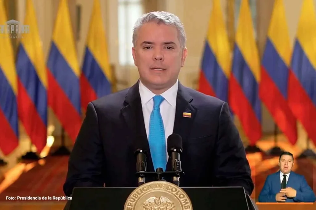 Con Duque endeudamiento sin regla fiscal. Con Petro más deuda y también sin regla fiscal 2 Iván Duque en discurso oficial sobre deuda pública.