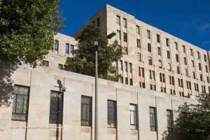 Fachada del Ministerio de Hacienda de Colombia, entidad responsable del presupuesto nacional y la deuda externa.