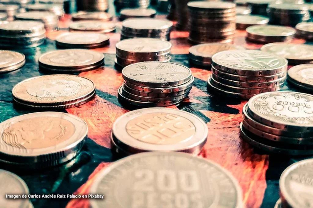 Con Duque endeudamiento sin regla fiscal. Con Petro más deuda y también sin regla fiscal 3 Monedas colombianas representando deuda externa.