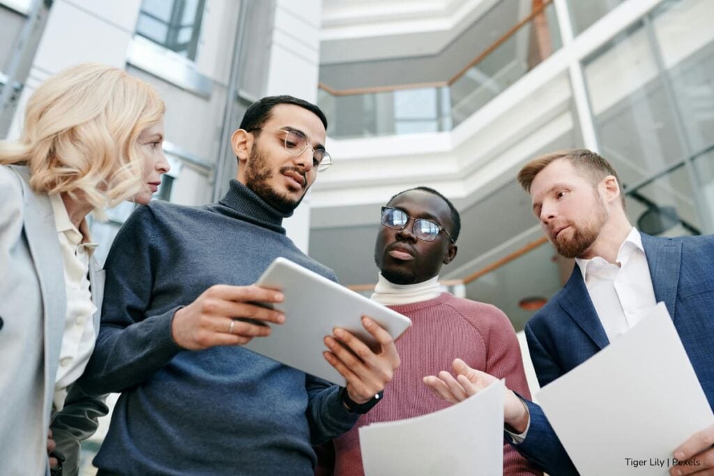 Solo el 2,36% de los 55 mil aspirantes se quedarán con un cargo en el concurso Ministerio del Trabajo de la CNSC 2 concurso Ministerio del Trabajo, Personas listas para pruebas escritas del concurso MinTrabajo, Más Colombia