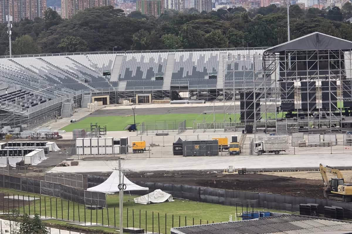 Las críticas al escenario Vive Claro en pleno barrio residencial, cerca de 2 hospitales y en una zona de importancia ecológica 1 escenario Vive Claro, plazoleta y escenario Vive Claro, Más Colombia