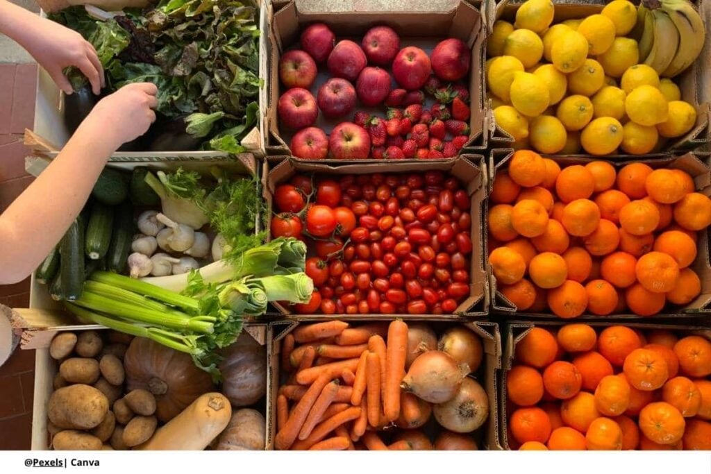 Imagen de frutas y verduras frescas en un mercado