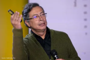 Petro cifras de salud: primer plano de Gustavo Petro hablando en alocución presidencial
