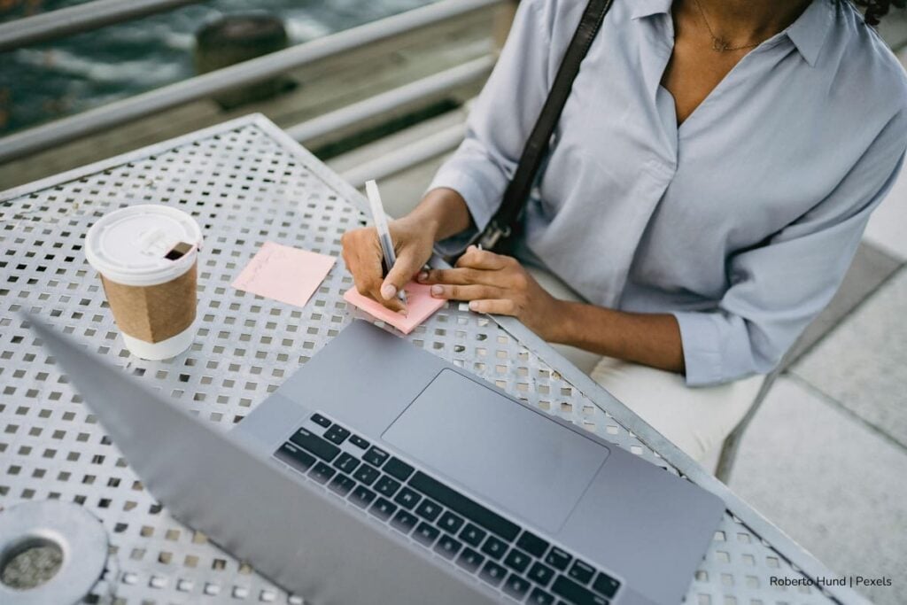 Abren inscripciones a curso virtual de la CNSC que ayuda a conseguir trabajo como empleado público: empieza el 19 de septiembre 2 curso virtual de la CNSC, curso Provisión de Empleo, Anotaciones para aprender sobre el curso de la CNSC, Más Colombia