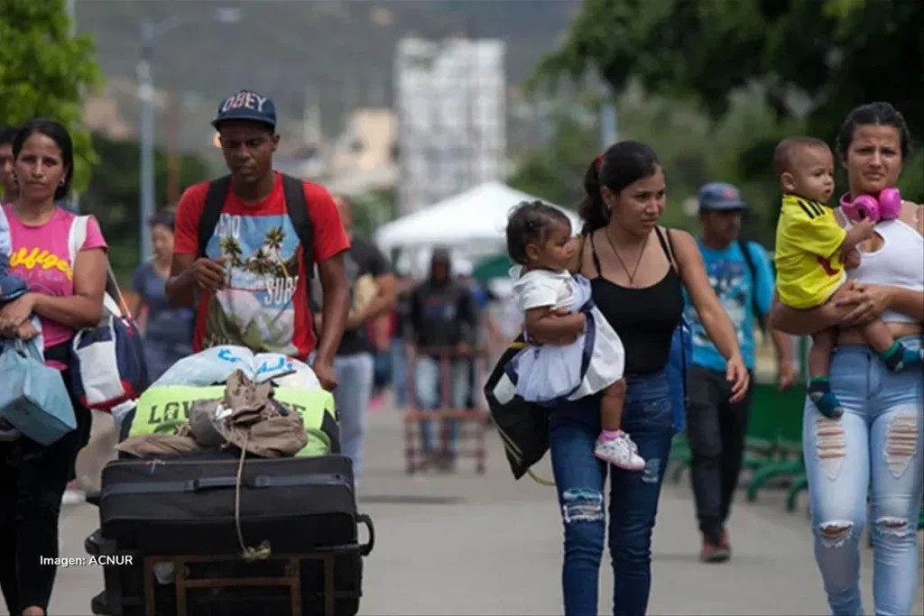 Derechos de los migrantes en tiempos de muros, los límites de la cooperación internacional 2 Familias migrantes caminan con niños pequeños y maletas, reflejando solicitudes de asilo. Título: Familias migrantes en frontera