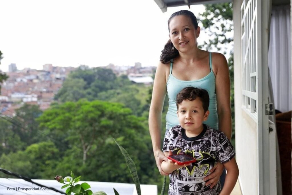 Renta Ciudadana y Devolución del IVA, Madre e hijo beneficiarios de Renta Ciudadana y Devolución del IVA, Más Colombia