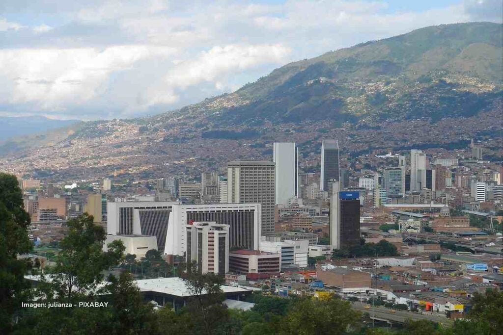 Antioquia y Bogotá, motores del crecimiento