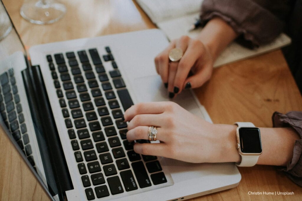 Concurso Ministerio del Trabajo: así será la valoración de antecedentes para los aspirantes 4 concurso Ministerio del Trabajo, Mujer participando en el concurso Ministerio del Trabajo, Más Colombia