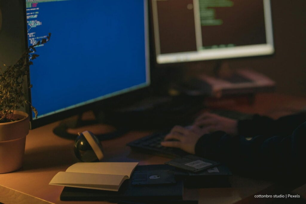curso virtual de la CNSC, Personas asistiendo a las clases de Escuela Virtual, Más Colombia