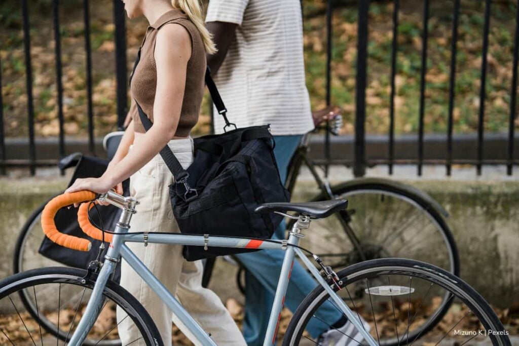 Semana de la Bicicleta 2025, Personas caminando con sus bicicletas, Más Colombia