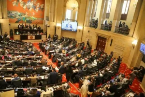 Plenaria del Congreso de Colombia durante el debate del Presupuesto 2026 y la reforma tributaria.