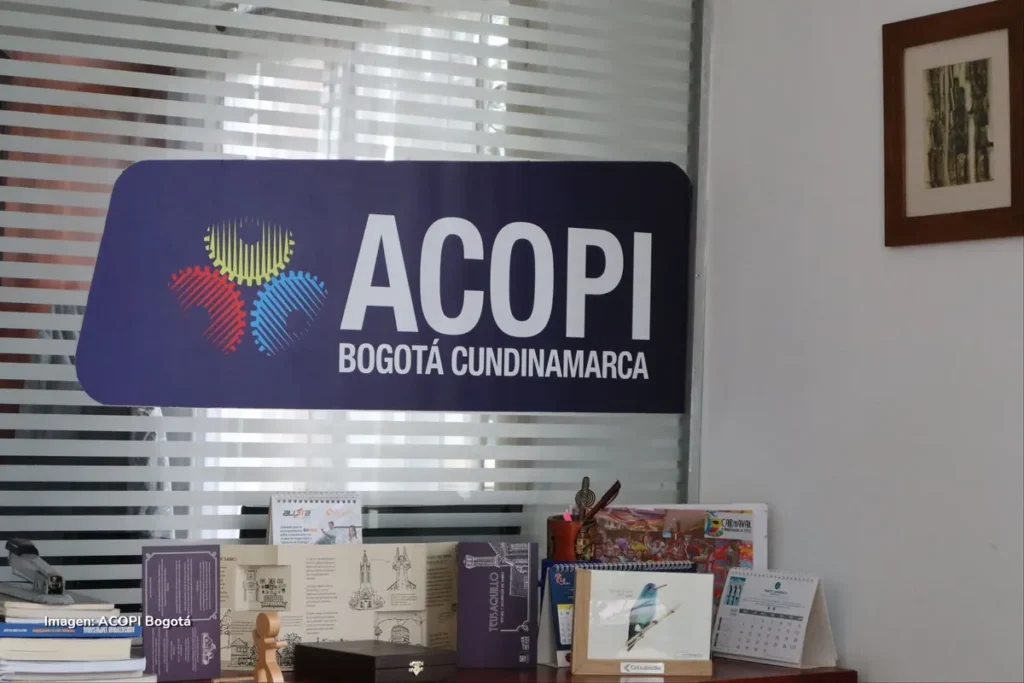 Creación de empresas en Colombia: más micro, más informales y al borde de la insolvencia 2 Microempresas: motor que no despega
