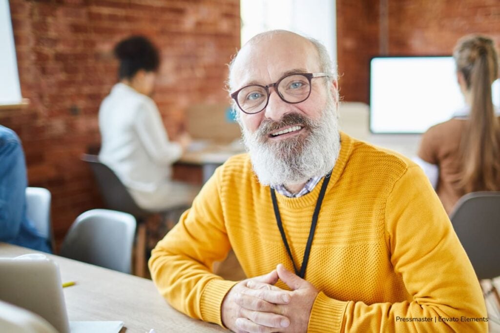 prima de mitad de año, Docente que ha sido pensionado por el Magisterio, recibiendo Docente pensionada recibiendo prima de mitad de año, Más Colombia