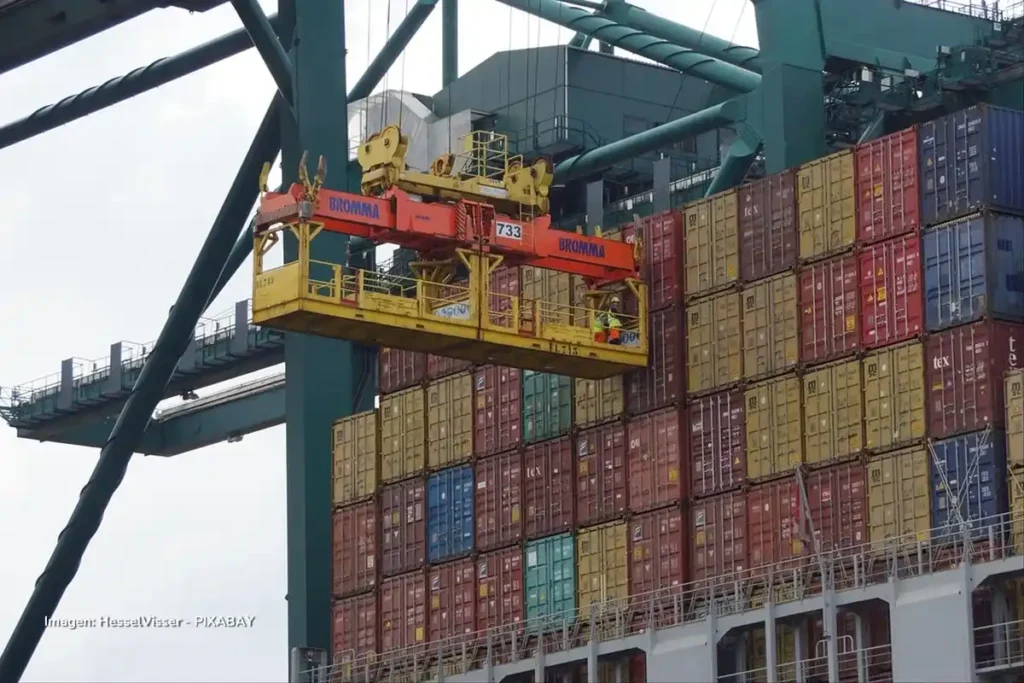 El 53 % de las importaciones lácteas provienen de Estados Unidos, seguido por Chile (11 %), Bolivia (9 %), Francia (6 %) y Argentina (4 %). 
