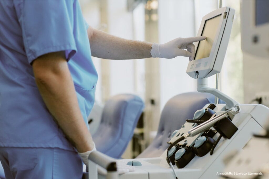 Invima detecta ingreso fraudulento a Colombia de dispositivos médicos obsoletos de la marca BRAINLAB 2 dispositivos médicos, Invima, BRAINLAB, Médico que conoce de los equipos médicos de BRAINLAB, Más Colombia