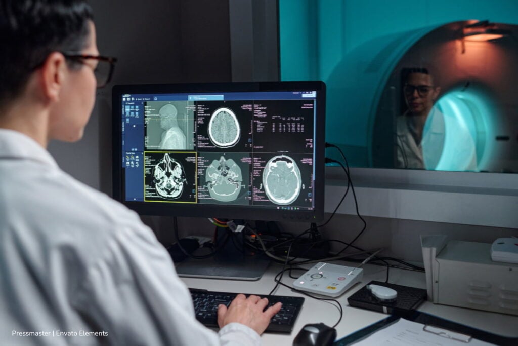 Invima detecta ingreso fraudulento a Colombia de dispositivos médicos obsoletos de la marca BRAINLAB 3 dispositivos médicos, Invima, BRAINLAB, Médico utilizando dispositivos médicos, Más Colombia