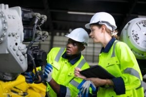 Hasta el 1 de noviembre habrá más de 700 ofertas de empleo disponibles en Bogotá: conozca los cargos y cómo postularse 2 ofertas de empleo, Operadores de máquina, Más Colombia