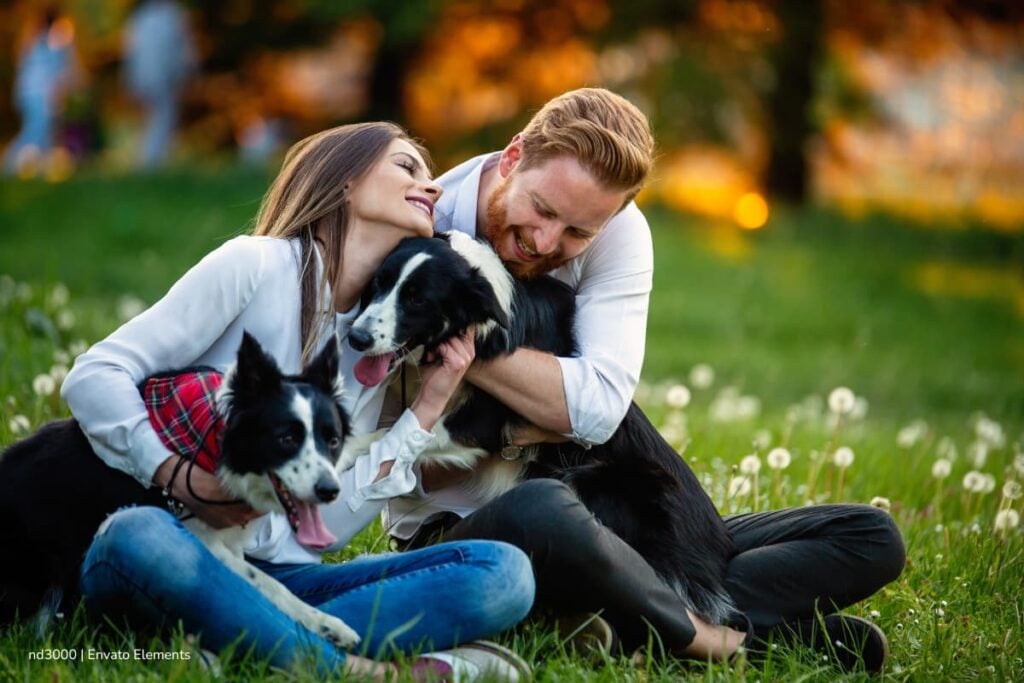 Llega PyBAFest 2025 a Bogotá: jornadas de adopción de animales y actividades para toda la familia 3 adopción de animales, PyBAFest 2025, Pareja en PyBAFest 2025 buscando adopción de animales, Más Colombia