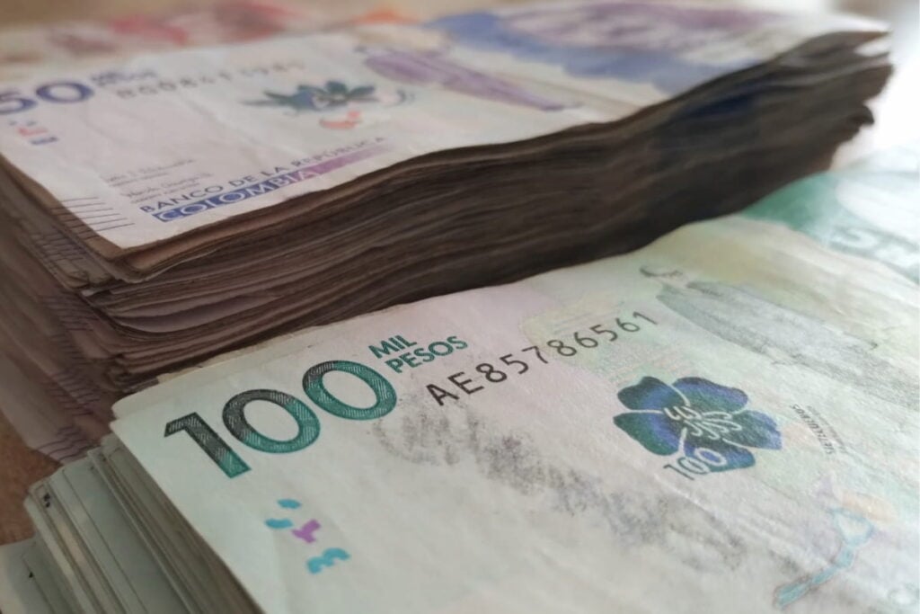 Pesos colombianos