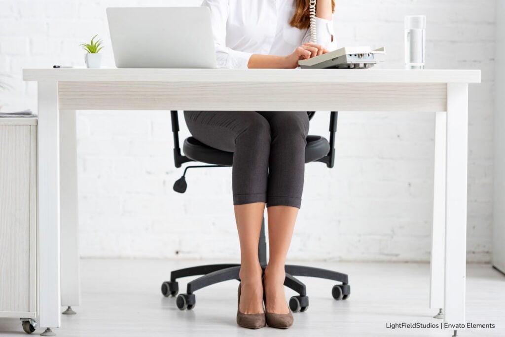 Teletrabajo: 11 consejos de una médica experta en ergonomía para prevenir el dolor de espalda en casa y sin gastar mucho dinero 3 dolor de espalda, teletrabajo, puesto de trabajo, los pies deben quedar firmes en el piso, Más Colombia