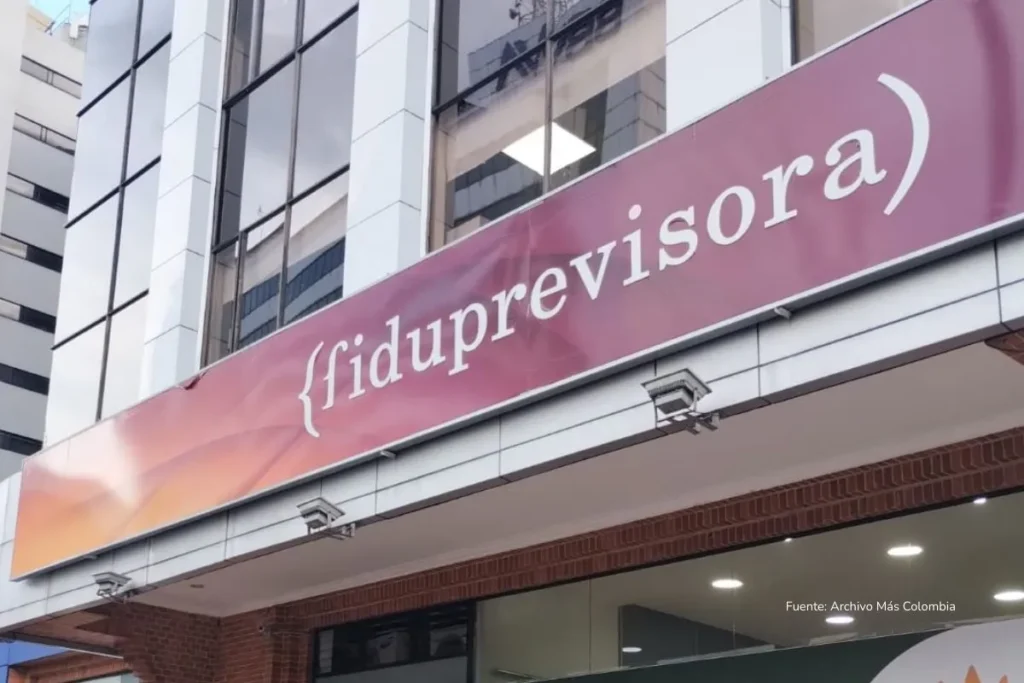 Fachada de la sede de Fiduprevisora con su letrero principal en la parte superior del edificio.