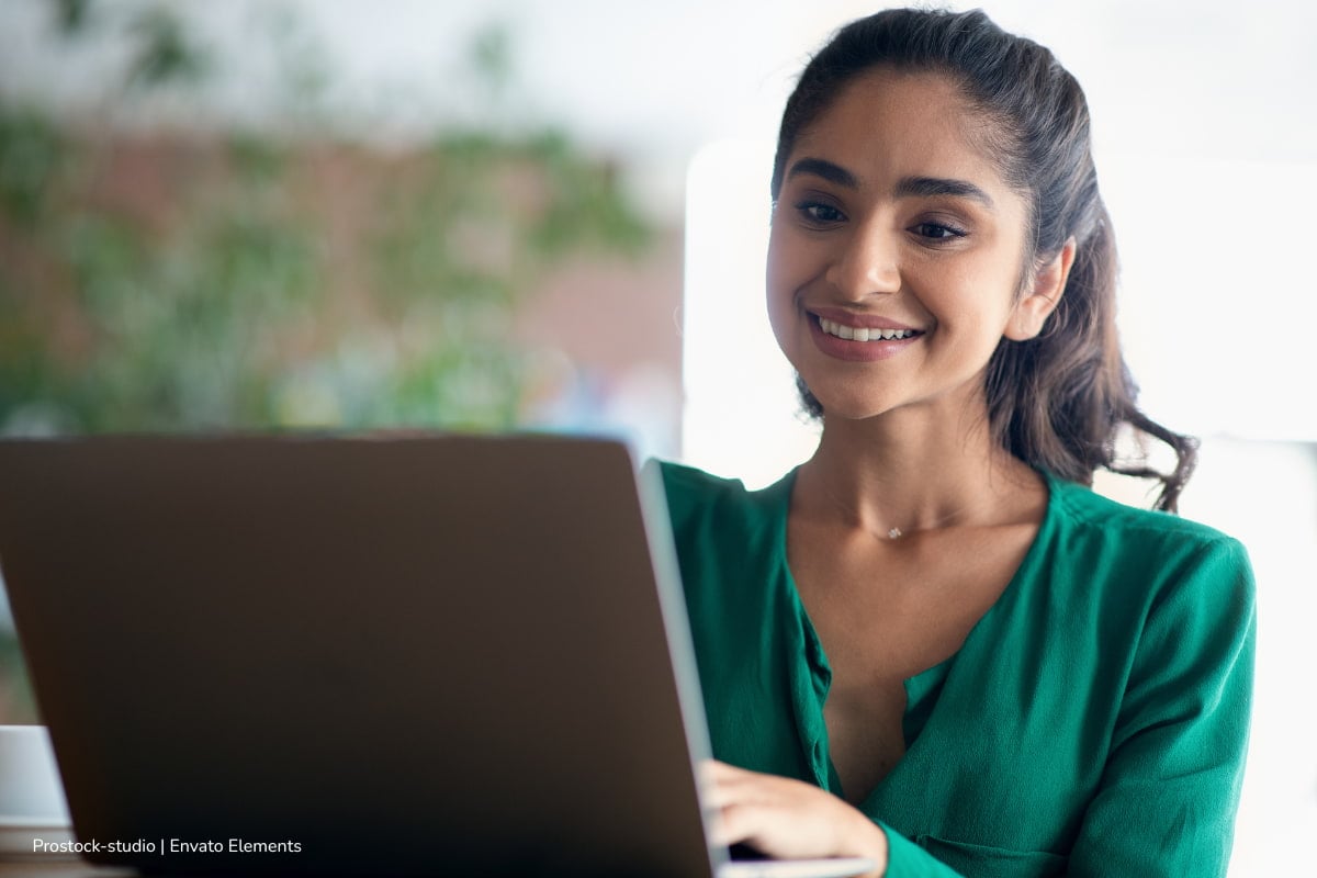 ofertas de empleo, Mujer buscando ofertas de empleo, Más Colombia