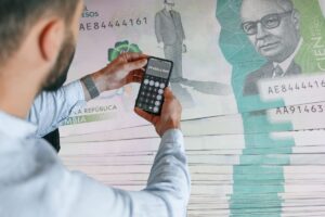 Profesor calcula cuál será su aumento salarial docente