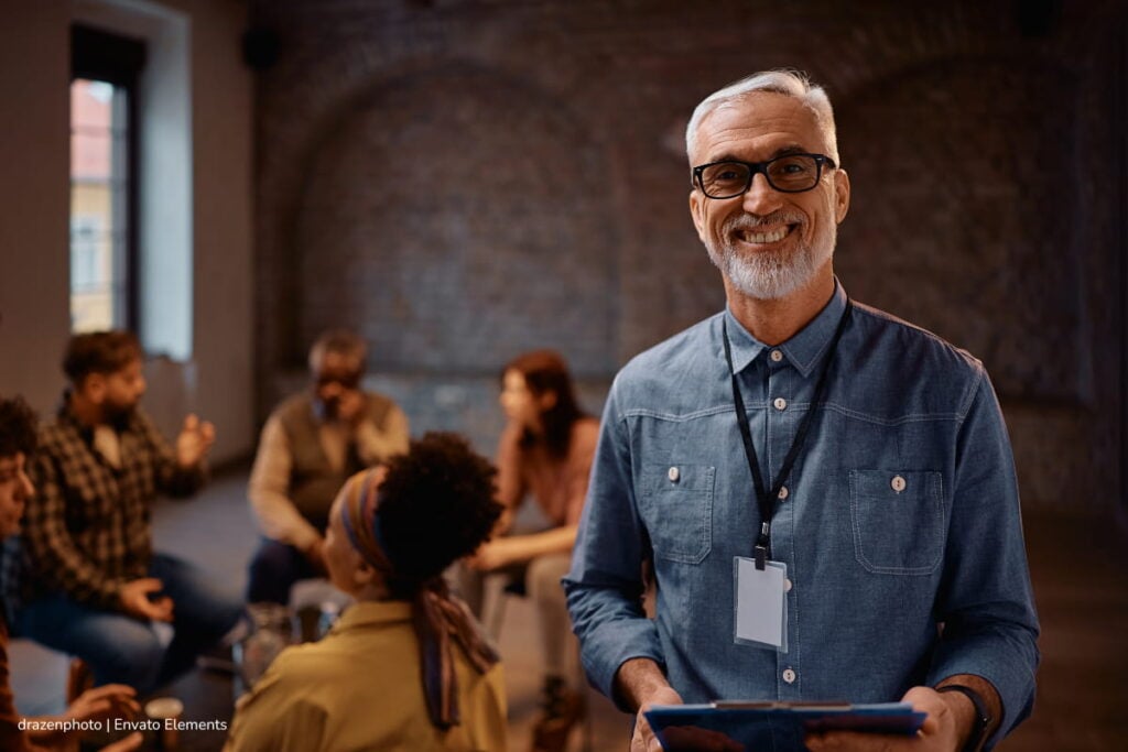 prima de mitad de año, docentes pensionados, Fomag, Profesor dando cátedra, Más Colombia