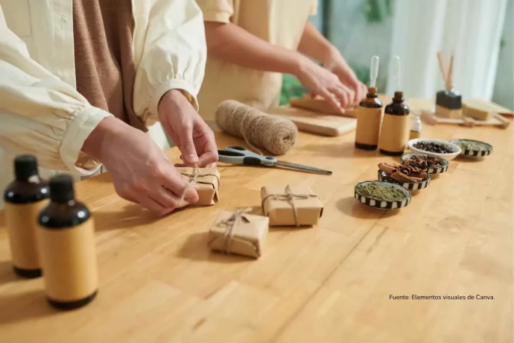 Regalos en Navidad: 7 opciones baratas, bonitas y útiles para celebrar sin gastar de más en Colombia 2 dos personas haciendo regalos a mano
