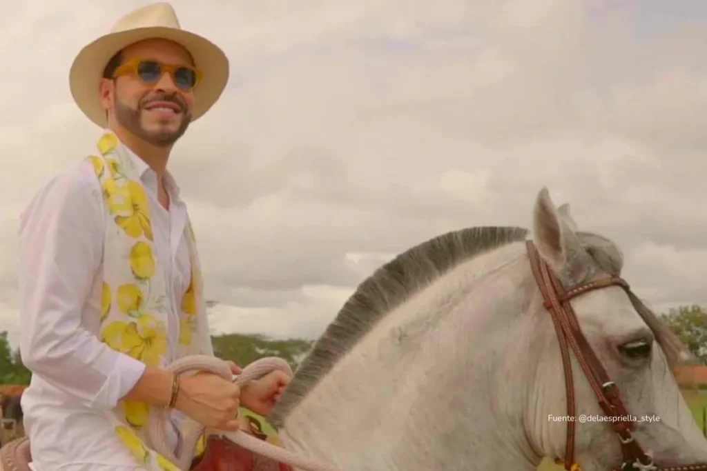 La derecha marcha hacia las elecciones 2026 sin liderazgo único 3 Hombre con sombrero y gafas de sol montando un caballo blanco en un paisaje campestre.