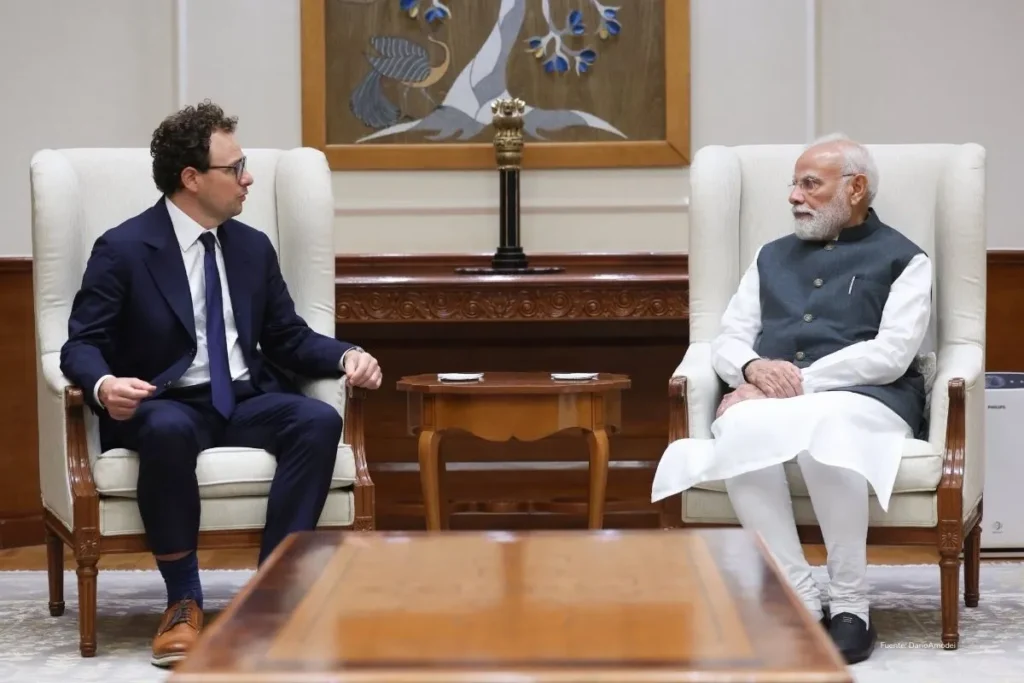 Usar la inteligencia artificial así es un error: lo que casi nadie entiende sobre ChatGPT, Claude y Gemini 3 Dos líderes políticos sostienen una reunión bilateral sentados frente a frente en una sala oficial, en un encuentro diplomático formal.