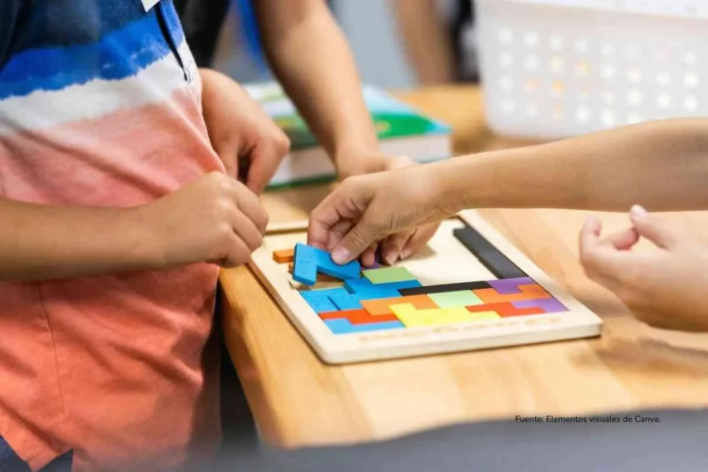 Abandono escolar en América Latina: el 35% de los jóvenes no termina el colegio y el ascensor social se rompe 4 Juego didáctico de piezas