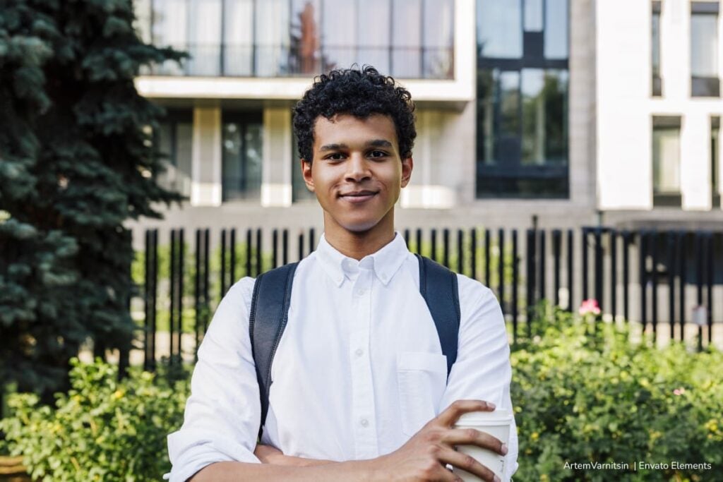 Convocatoria de Atenea abre 2.600 apoyos para jóvenes en universidades públicas de Bogotá: inscripciones hasta el 26 de diciembre 2 convocatoria de Atenea, becas educación superior pública, Joven participando en convocatoria de Atenea, Más Colombia