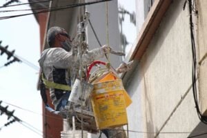 Obrero de la construcción disfrutará el aumento del salario mínimo 2026