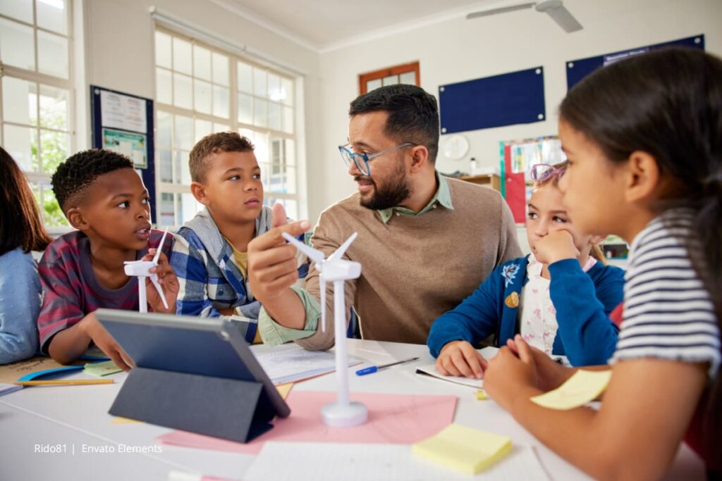 Profesor de colegio con sus estudiantes