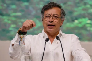 deuda pública Colombia 2026. El presidente de Colombia interviene en un evento oficial sobre economía y sectores productivos
