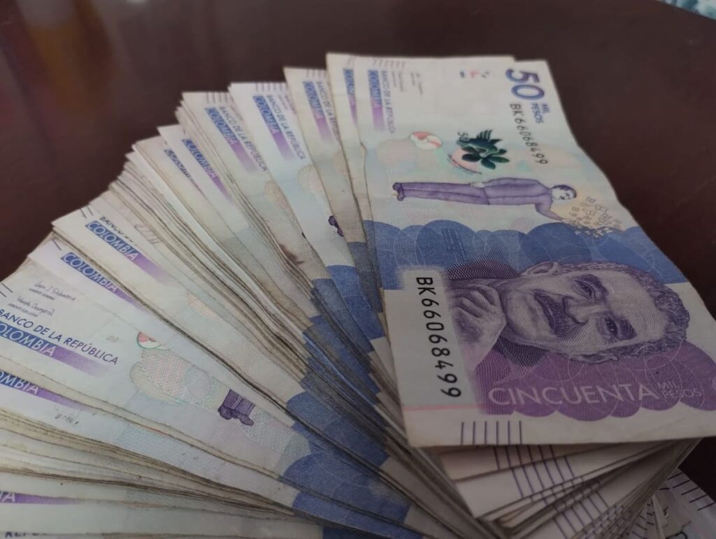 Billetes de 50.000 pesos colombianos