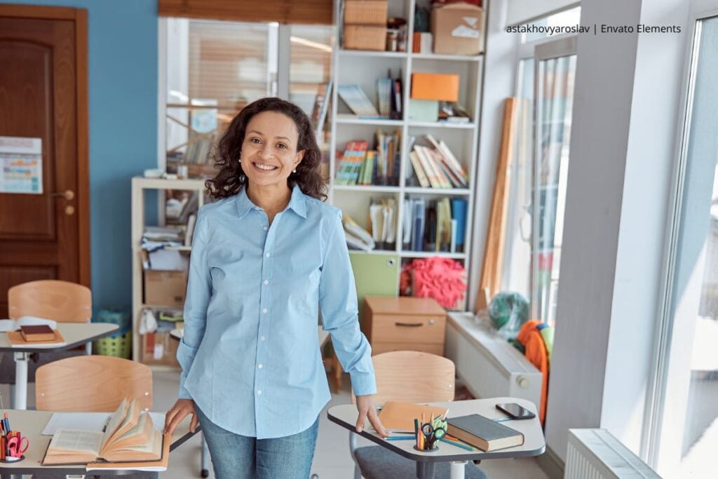 Profesores ya pueden saber cuánta plata recibirán por intereses a las cesantías docentes 2026 con nuevo DTF 2 Profesora de colegio sonríe