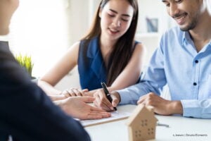 refinanciamiento, cambiar tu hipoteca, personas solicitando un refinanciamiento, Más Colombia